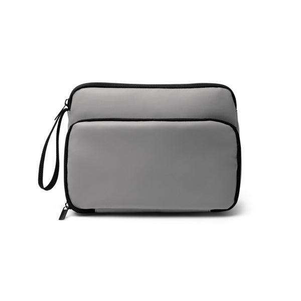 Necessaire Triangolare in Pelle PU – Lati Imbottiti, Tasche Mesh, Divisori Elastici e Doppia Zip