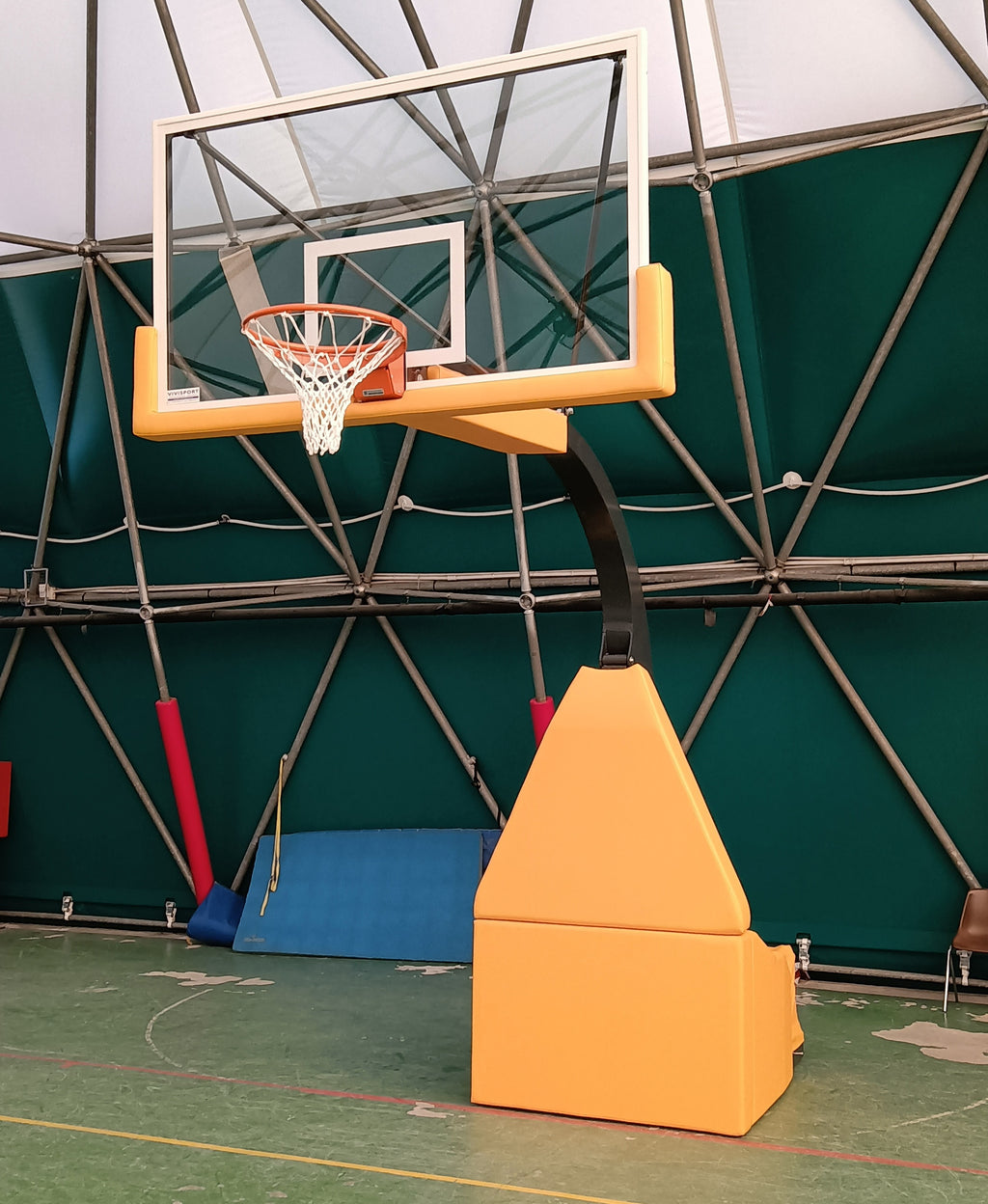 Impianto Basket Oleodinamico Manuale - Acciaio Verniciato Antracite - Tabellone Cristallo Safety 12mm - Certificato UNI-EN 1270
